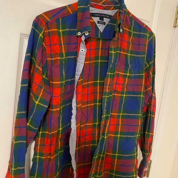 Classic Tommy Hilfiger Button Down - Picture 2 of 5